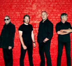 The Stranglers: «Παίζουμε για ανθρώπους και όχι για κυβερνήσεις» 