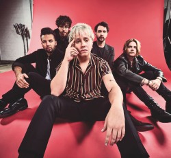 Nothing But Thieves: «Δεν θέλουμε να προχωράμε σε μία ευθεία γραμμή» 