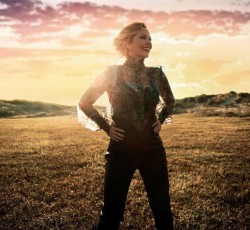 Anneke Van Giersbergen: «Ανέκαθεν ήμουν μέρος της metal σκηνής» 