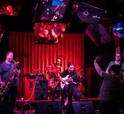 Kurushimi: «Η βίαιη μουσική πολεμάει τους αγχωτικούς καιρούς που ζούμε»