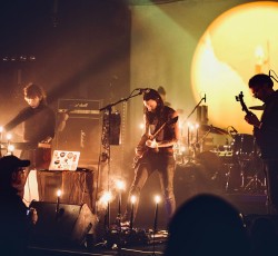 Neptunian Maximalism: «Γάμα την επίσημη Ιστορία!»