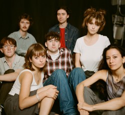 Black Country, New Road: «Δεν είμαστε παντρεμένοι με κανένα μουσικό είδος» 