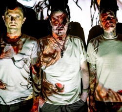 Dead Cross: «Ήμασταν σαν μια οικογένεια που δένεται διαμέσου μιας κρίσης»