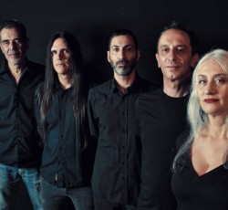 Thee Holy Strangers: «Η αλληγορία της σκιάς αφορά στο έξω και το μέσα μας» 