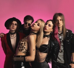 Bad Habits: «Ζούμε και αναπνέουμε για τις συναυλίες, τα δίνουμε όλα στη σκηνή»