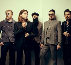 Rival Sons: «Οι περισσότερες μπάντες μάλλον δε θα έπρεπε να παίζουν rock»