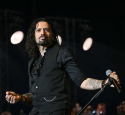 Ronnie Romero: «Αν συνεργαστώ και με τον Iommi, μετά μπορώ να πάρω σύνταξη»