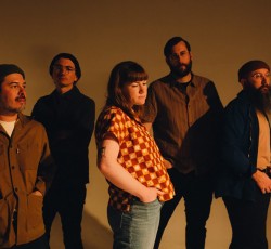 Spanish Love Songs: «Σ' αγαπώ. Σ' αγαπώ τόσο πολύ που όταν πεθάνεις θα είναι απαίσια» 