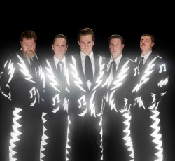 The Hives: «Εκτιμούμε μπάντες που έκαναν μια παραπάνω προσπάθεια στιλιστικά»