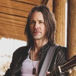 Myles Kennedy: «Σε κάθε μορφή τέχνης πρέπει να δουλέψεις για να τη μάθεις»