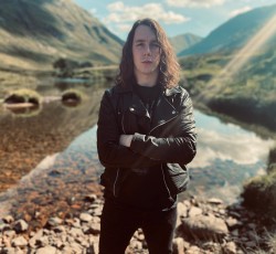 Hellripper: «Η καλή μουσική θα βρίσκει πάντα κοινό» 