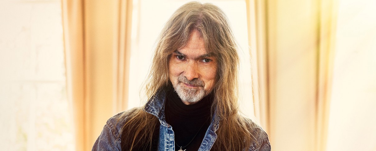Arjen Lucassen: «Είναι ΟΚ να θες να αλλάξεις κατεύθυνση στη ζωή, είτε ο κόσμος τελειώνει σε πέντε μήνες είτε σε 50 χρόνια»