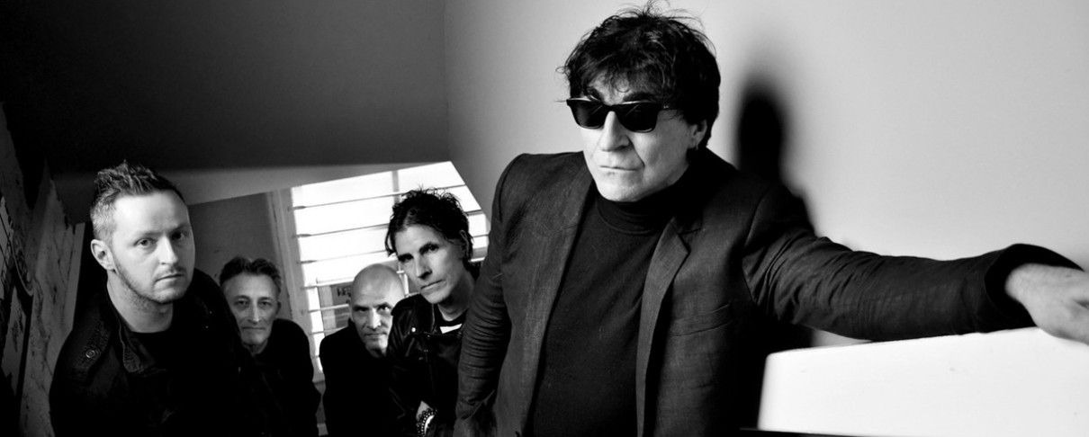 Mark Burgess (The Chameleons): «Είμαστε πραγματικά ελεύθεροι από οποιοδήποτε περιοριστικό πλαίσιο επιβάλει η κληρονομιά μας»