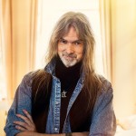 Arjen Lucassen: «Ας εκμεταλλευτούμε τον χρόνο που έχουμε στη ζωή πριν τελειώσει ο κόσμος»