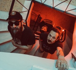 1000mods: «Με το να είσαι μπάντα στην Ελλάδα, κλέβεις το παράλογο και το θάνατο!» 