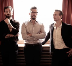 Oak: «Υπάρχει πάντα η καλλιτεχνική ανάγκη να κρατάμε τους ακροατές σε αγωνία» 