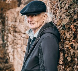 Peter Hammill: «Σήκωνα το χέρι και νέες λέξεις έπεφταν στην αγκαλιά μου!»