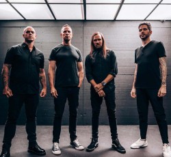 Tremonti: «Είναι δύσκολο να υπάρξει το ίδιο δέσιμο με συγκροτήματα πλέον»