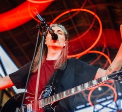 Vartai: «Στο σκοτάδι γεννιέται η ελπίδα» 