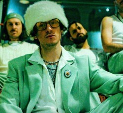 Vianova: «Μερικές φορές οι δαίμονές σου είναι απλώς να πληρώνεις τους λογαριασμούς» 