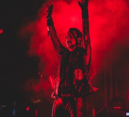Fernando Ribeiro (Moonspell): «Ο κόσμος είναι τόσο άσχημος, που οι καρδιές μας μας είπαν να φτιάξουμε ένα πολύ gothic metal άλμπουμ»