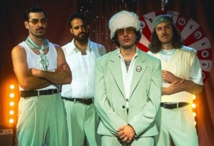 Vianova: «Μερικές φορές οι δαίμονές σου είναι απλώς να πληρώνεις τους λογαριασμούς»