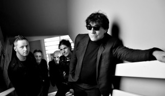 Mark Burgess (The Chameleons): «Είμαστε πραγματικά ελεύθεροι από οποιοδήποτε περιοριστικό πλαίσιο επιβάλει η κληρονομιά μας»