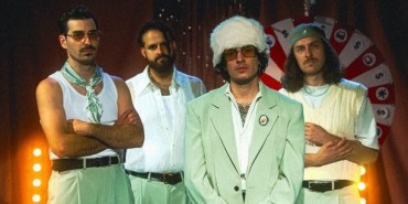 Vianova: «Μερικές φορές οι δαίμονές σου είναι απλώς να πληρώνεις τους λογαριασμούς»