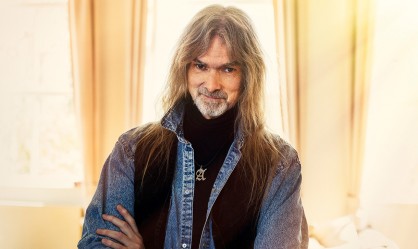 Arjen Lucassen: «Είναι ΟΚ να θες να αλλάξεις κατεύθυνση στη ζωή, είτε ο κόσμος τελειώνει σε πέντε μήνες είτε σε 50 χρόνια»