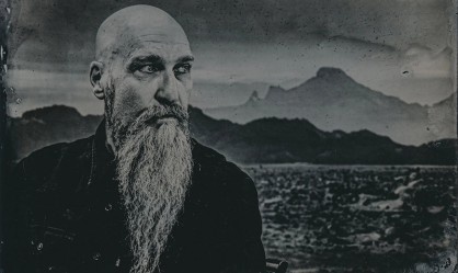 Steve Von Till: «Κοιτώντας το σκοτάδι στα μάτια, βρίσκουμε κοινότητα»