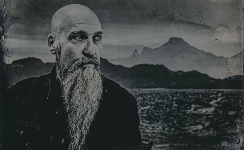 Steve Von Till: «Κοιτώντας το σκοτάδι στα μάτια, βρίσκουμε κοινότητα»