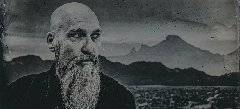 Steve Von Till: «Κοιτώντας το σκοτάδι στα μάτια, βρίσκουμε κοινότητα»