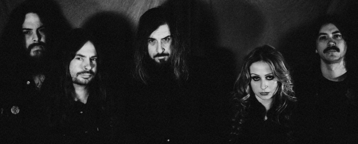 Uncle Acid: «Θέλαμε τον εξοπλισμό που χρησιμοποιούσαν οι Pink Floyd και οι Beatles»