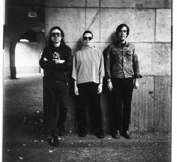 A Place To Bury Strangers: «Στις ζωντανές μας εμφανίσεις πραγματικά παλεύουμε για τη ζωή μας» 