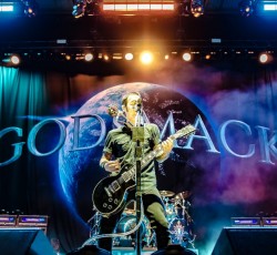 Godsmack: «Δεν στηριζόμαστε στην τεχνολογία για να ακουστούμε καλοί ζωντανά» 
