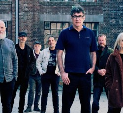 Prolapse: «Ο κόσμος σήμερα σε κάνει να νιώθεις πως ίσως, τελικά, στα '90s δεν υπήρχαν και τόσοι λόγοι να αισθανόμαστε κατάθλιψη» 