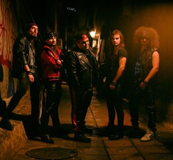 Stiletto Strut: «Μας εμπνέουν όσοι δεν τους δόθηκε ελπίδα και τα κατάφεραν» 