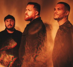 Urne: «Δεν προσπαθούμε να ακουστούμε oldschool ή modern, κλειδί για μας είναι το metal!» 