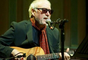 Nine Below Zero: «Είναι επώδυνο να τραγουδάς κάποιους παλιούς στίχους σήμερα»