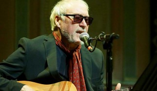 Nine Below Zero: «Είναι επώδυνο να τραγουδάς κάποιους παλιούς στίχους σήμερα»