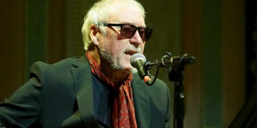 Nine Below Zero: «Είναι επώδυνο να τραγουδάς κάποιους παλιούς στίχους σήμερα»