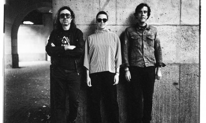 A Place To Bury Strangers: «Στις ζωντανές μας εμφανίσεις πραγματικά παλεύουμε για τη ζωή μας»