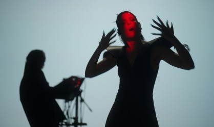 Marva Von Theo: «Η τέχνη δεν μπορεί να αλλάξει μία κατάσταση, ή υπνωτίζει ή κινητοποιεί»