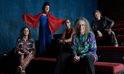 Ozric Tentacles: «Το να παίζεις νέες μουσικές ζωντανά είναι τρομακτικό»