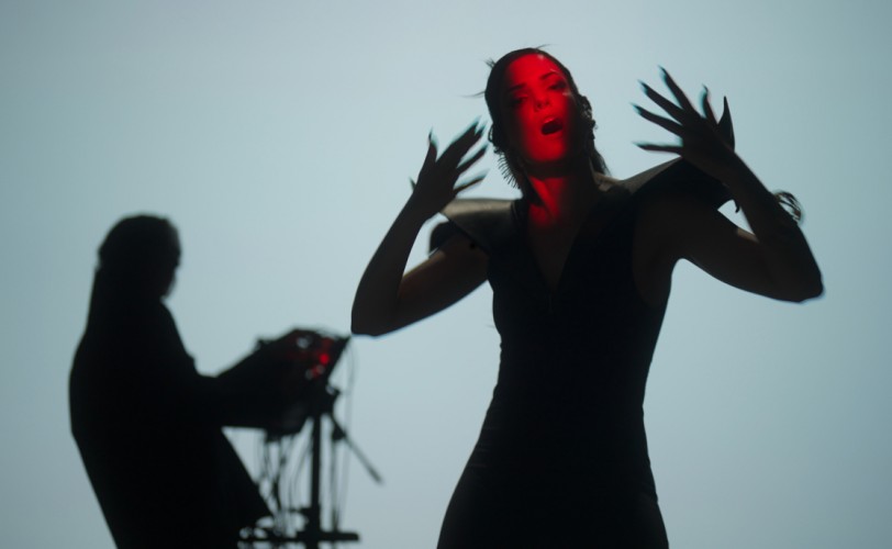 Marva Von Theo: «Η τέχνη δεν μπορεί να αλλάξει μία κατάσταση, ή υπνωτίζει ή κινητοποιεί»