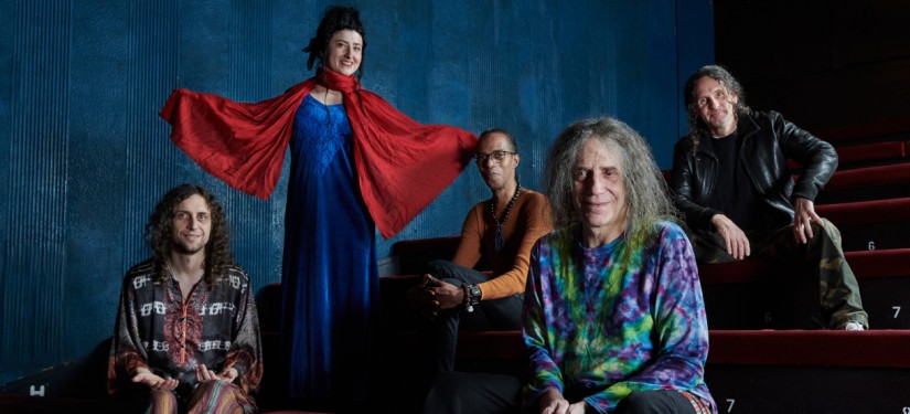 Ozric Tentacles: «Το να παίζεις νέες μουσικές ζωντανά είναι τρομακτικό»