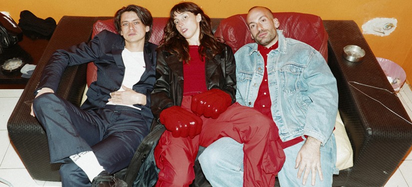 Violet76 - Is That Horror?: «Δεν προσπαθούμε να φτιάξουμε μια "σωστή" συναυλία ή μια "καθαρή" χορογραφία»