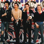 Αναμνηστικά των Sex Pistols παραδίδονται στις φλόγες
