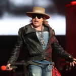 Ανιψιός Αngus Young: «Ναι, αληθεύουν οι φήμες για Axl Rose και AC/DC»