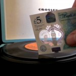 Με 5 λίρες παίζεις …βινύλια